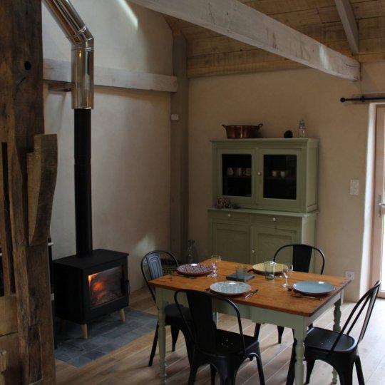 Manger au coin du feu.